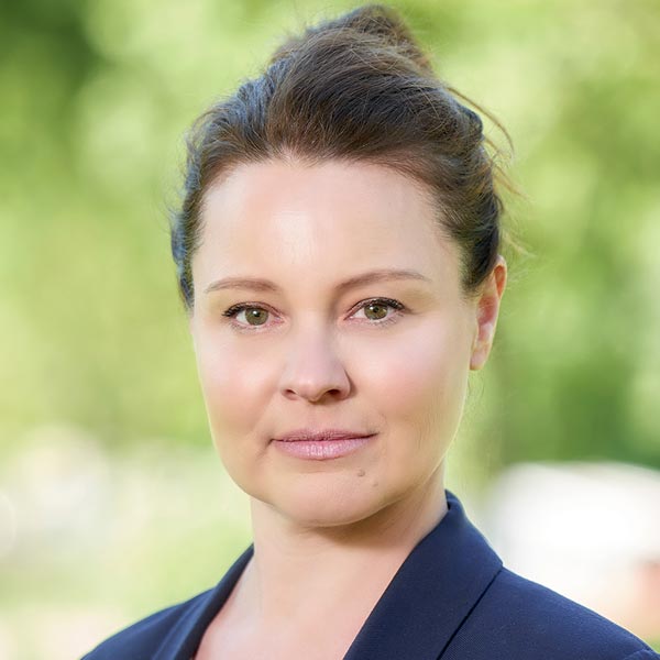 Dr. Julia Stubenbord